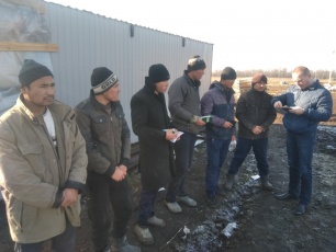 Граждане Узбекистана нелегально работали в Красносельском сельском поселении